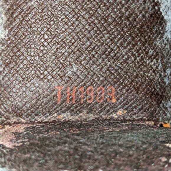 Louis Vuitton Damier Key Holder/Wallet 1518*** - Picture 8 of 9